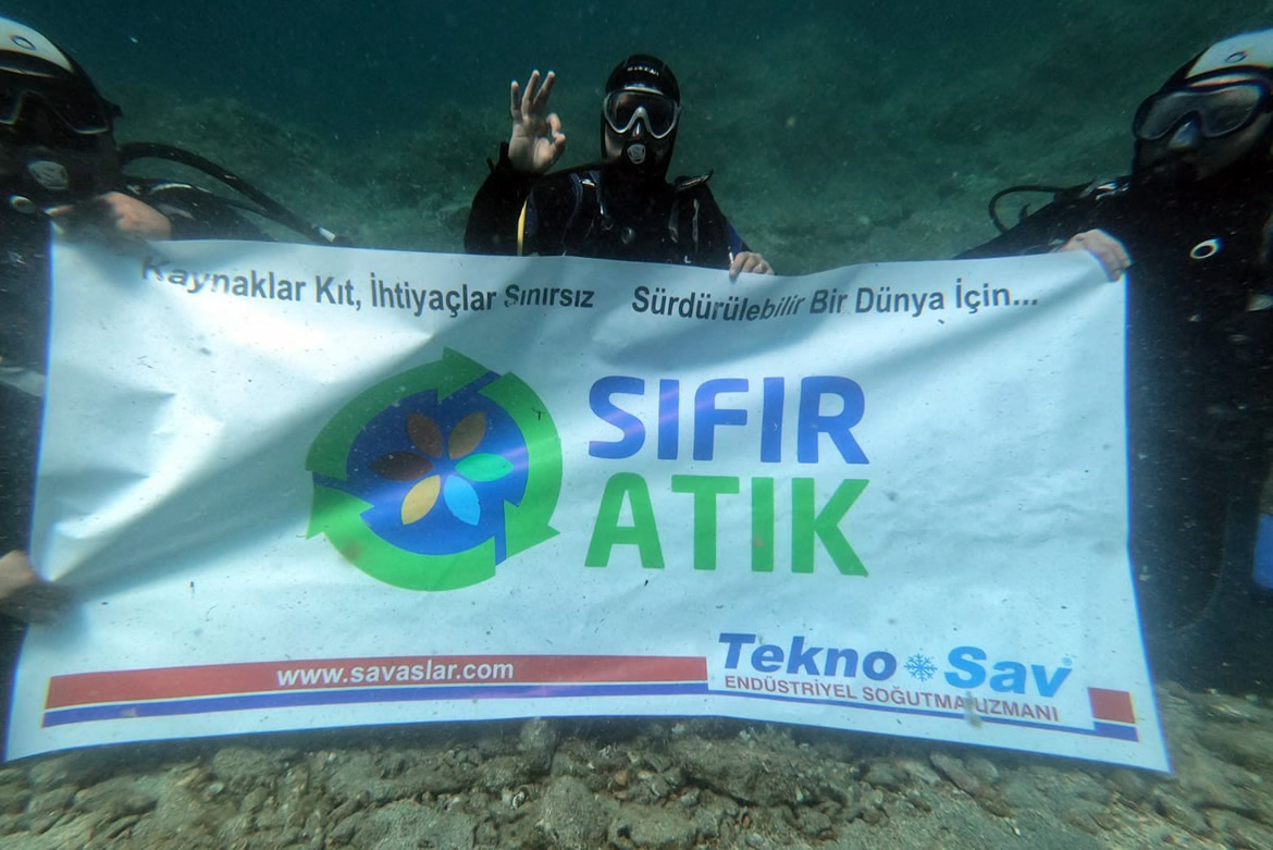 SIFIR ATIK SAVAŞLAR 20 KİŞİLİK EKİBİ İLE DENİZ ALTI TEMİZLİĞİ YAPTI.